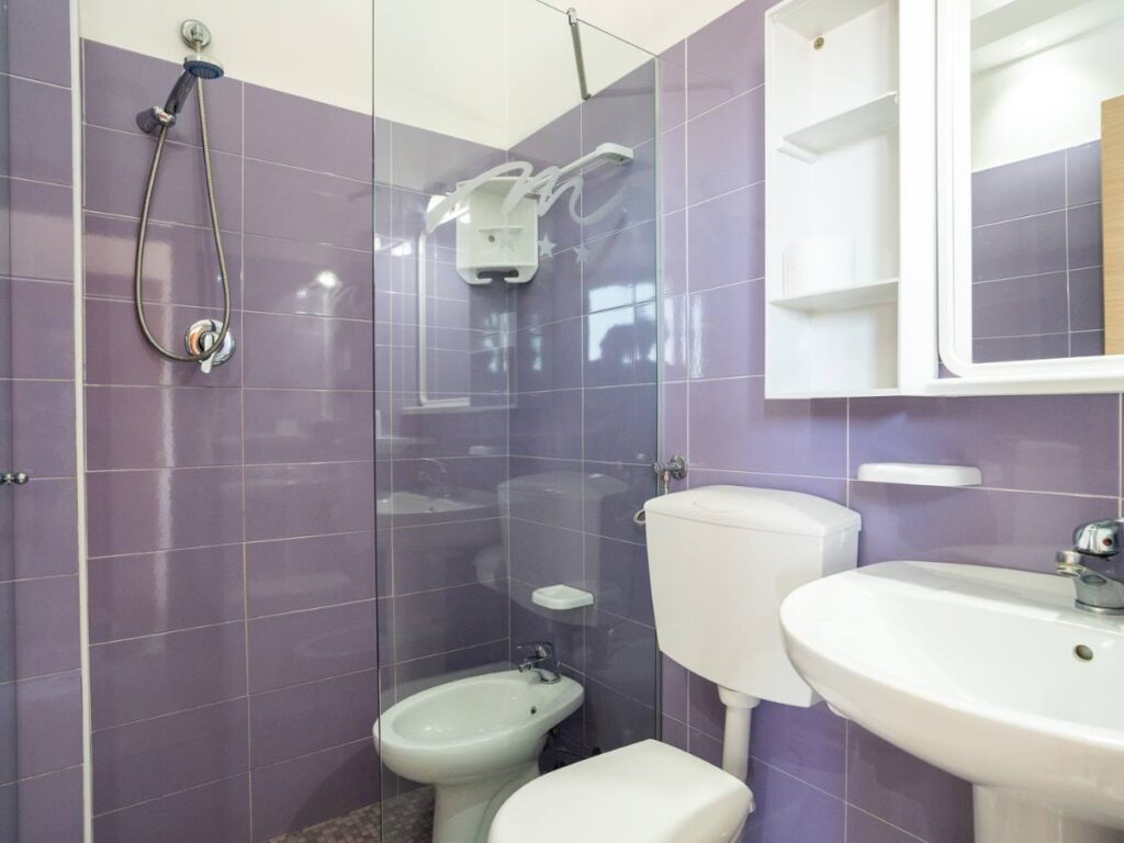 Camera-Standard-vista-mare-Hotel-Montmartre-Torre-Pedrera-servizi-privati-gallery-12